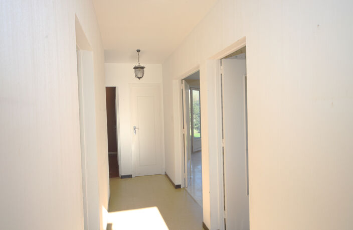 Maison de 103 m2, T5, jusqu'à 4 chambres, sur terrain de 590 — photo 4
