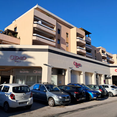 Commerce  130400 €