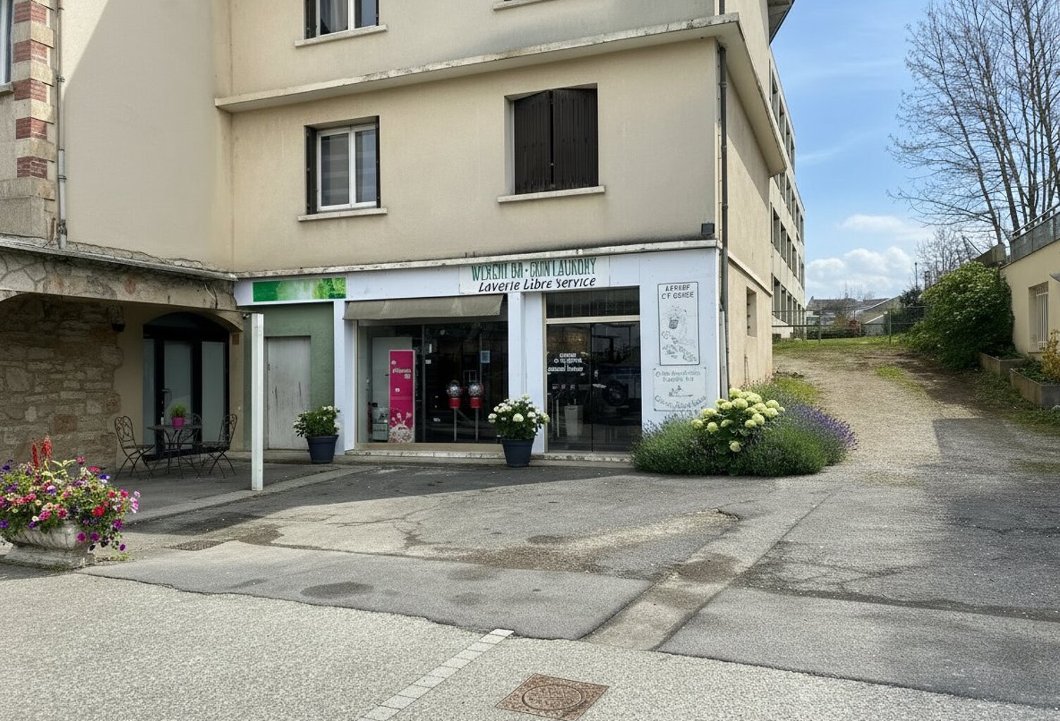 Local commercial — photo 1