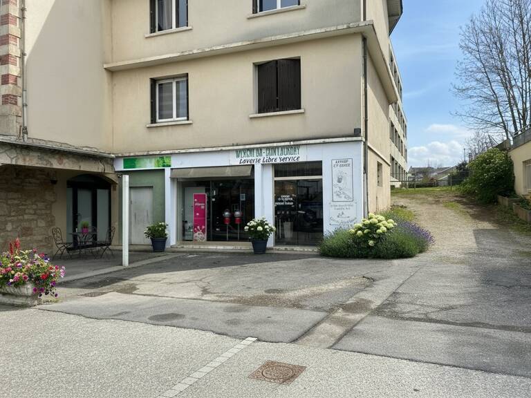 Local commercial — photo 1