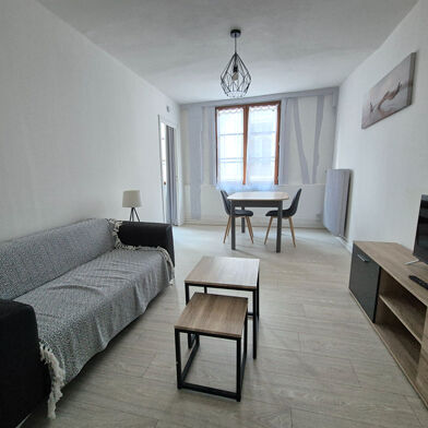 Appartement 2 pièces 713 €