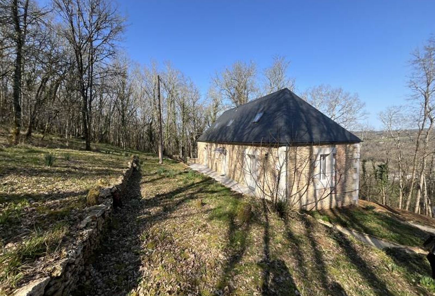 Maison en pierre de 5 pièces principales — photo 1