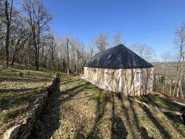 Maison en pierre de 5 pièces principales — photo du bien