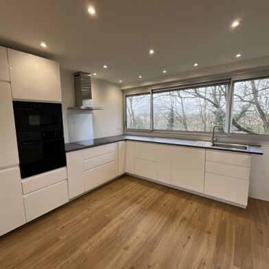 Appartement 5 pièces 276000 €