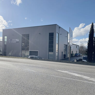 Commerce  962000 €