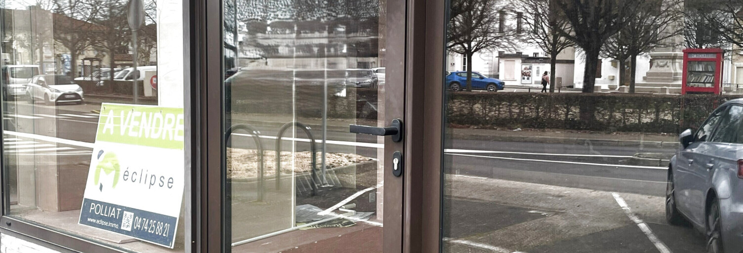 Commerce  58 m² à vendre à Polliat (01310)