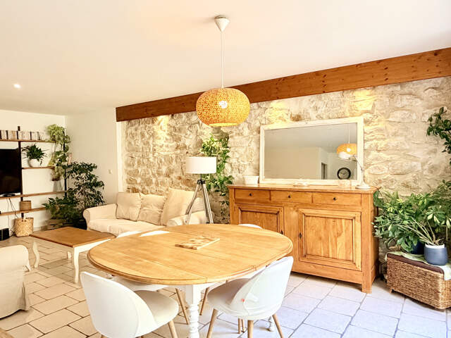 Charmante maison individuelle en pierre de taille — photo du bien