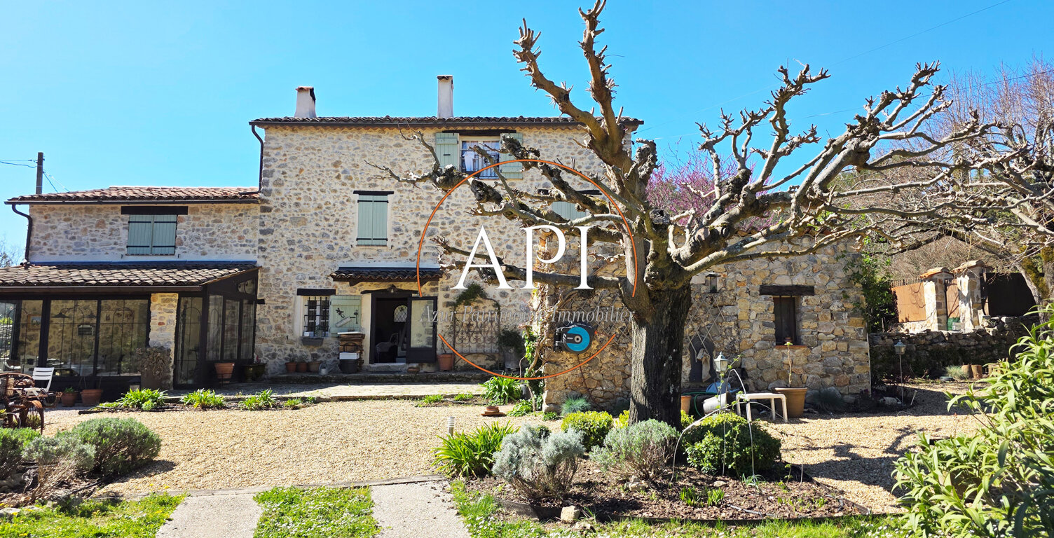 Bastide en pierre à FAYENCE — photo 1