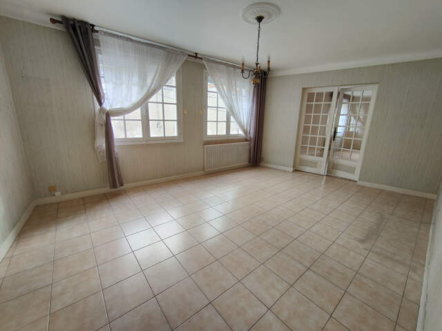 Immeuble à rénover de 281,32m2 quartier Montbernage — photo du bien