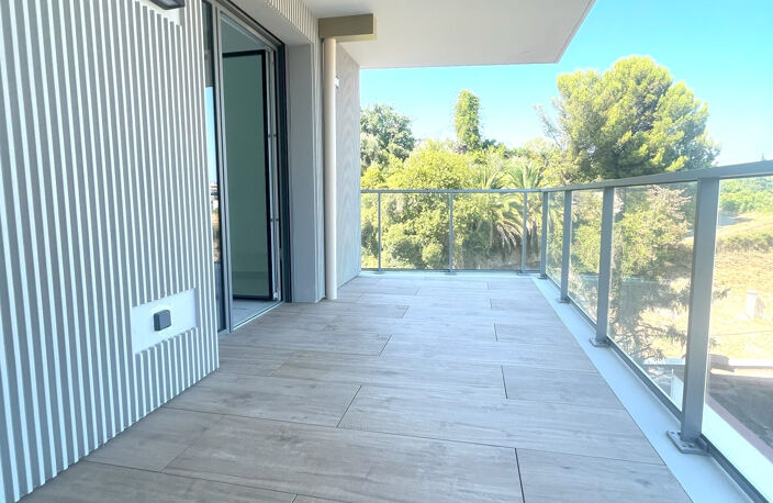 ST LAURENT DU VAR / Bord de mer - Magnifique 3P avec terrass — photo 3