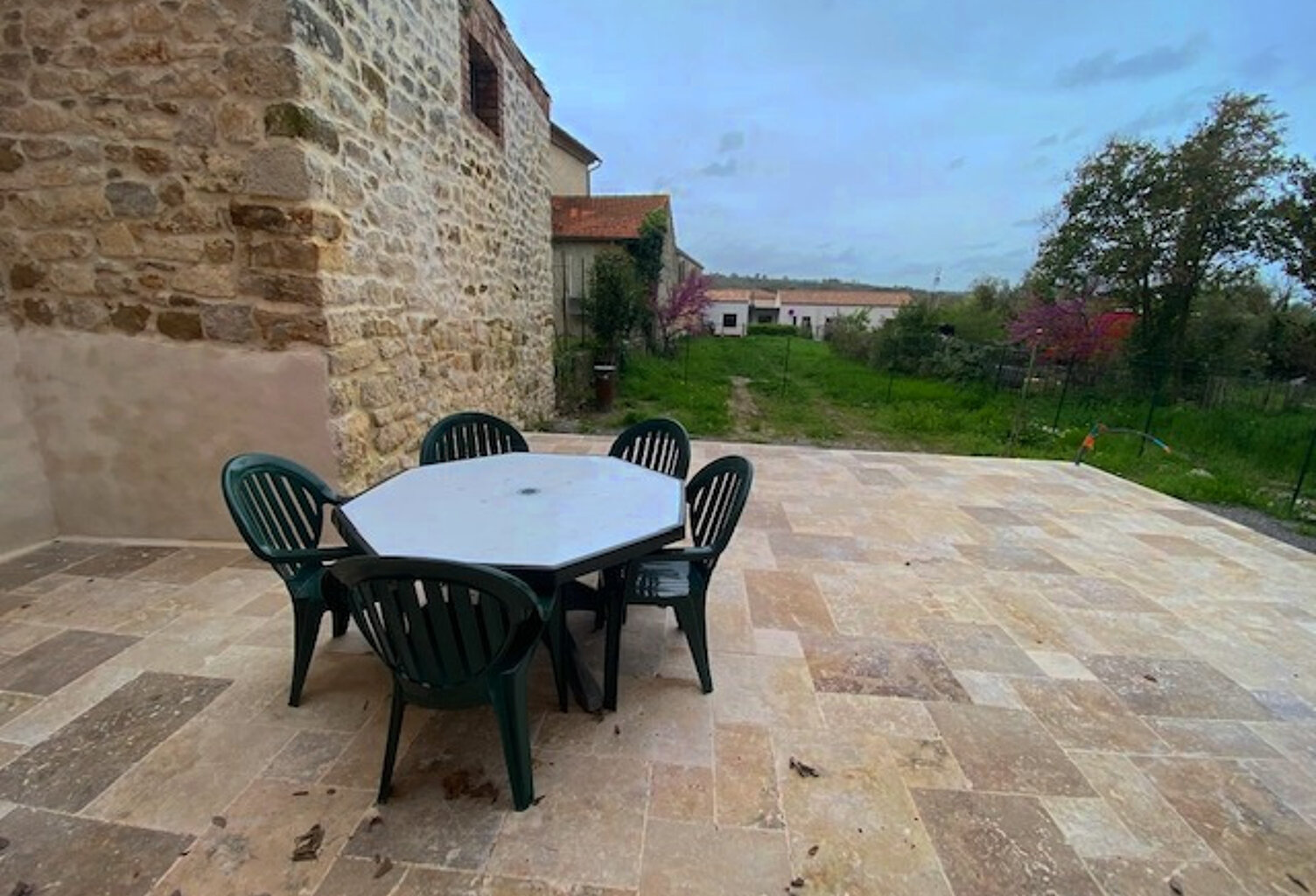 Fons (30730) Maison de Caractère en Pierre 257m2 & Potentiel Locatif — photo 1