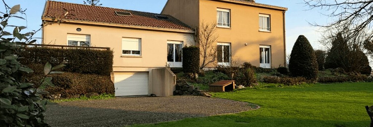 Maison 10 Pièces 224 m² à vendre à La Châtaigneraie (85120)