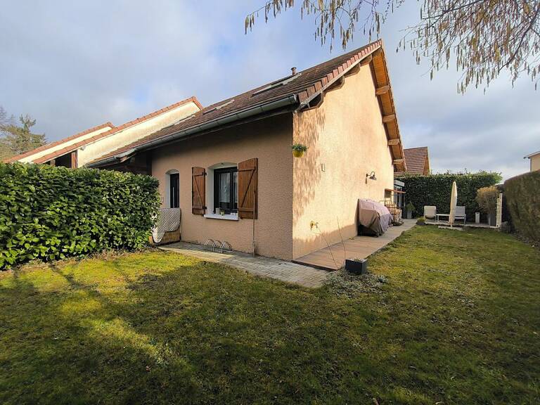 Maison mitoyenne À Vendre — photo 1