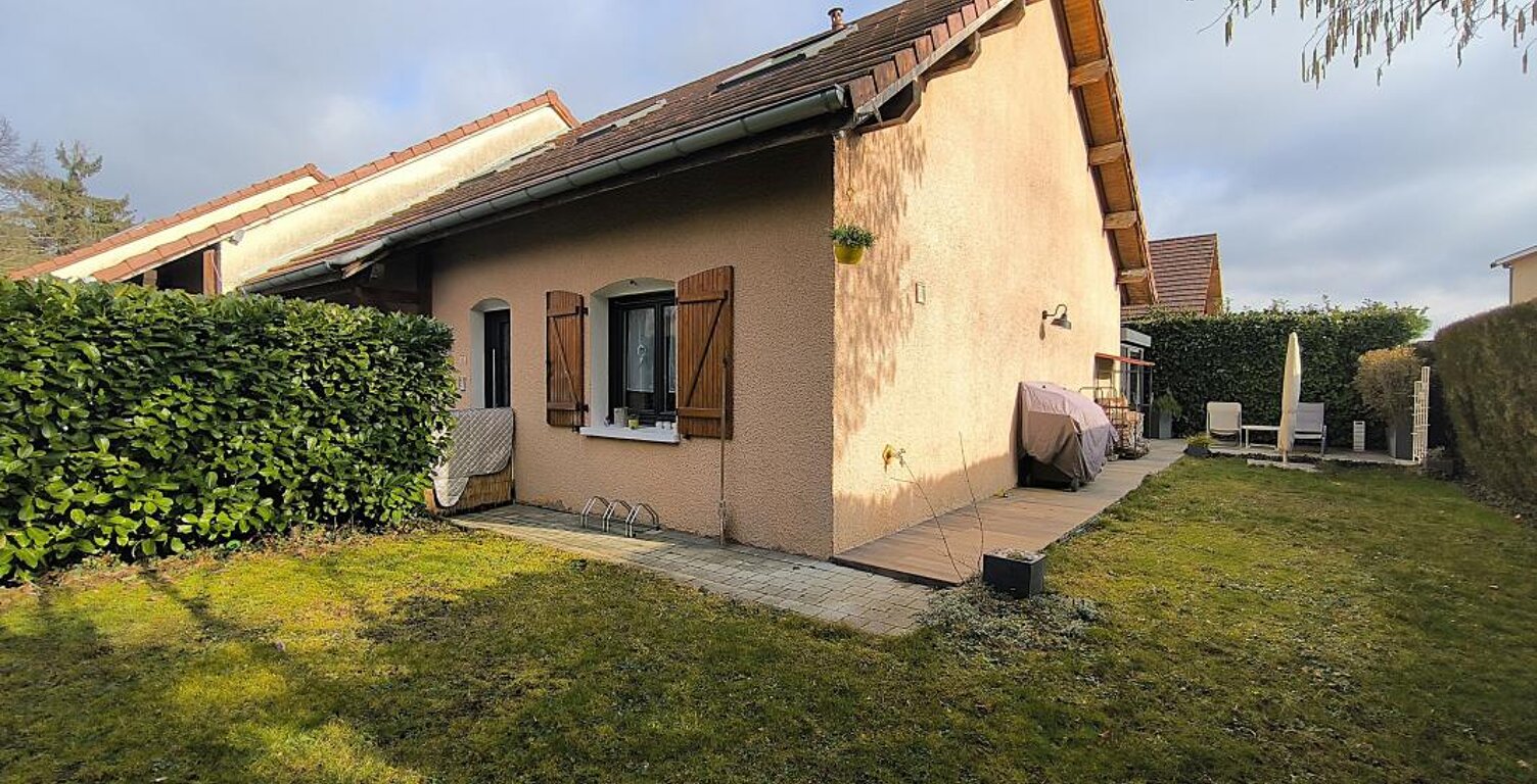 Maison mitoyenne À Vendre — photo 1