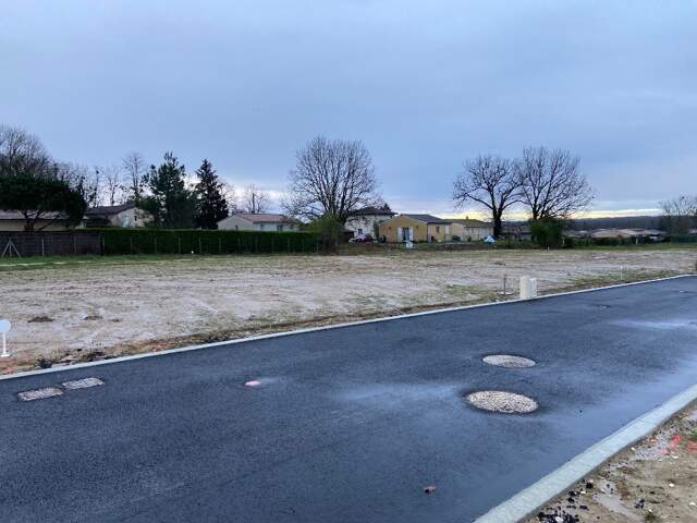 Terrain à bâtir à Saint-Caprais-de-Bordeaux (33880) — photo du bien