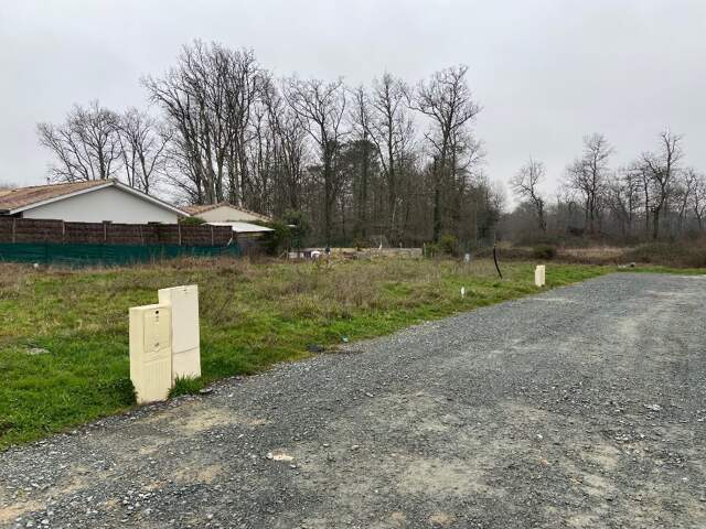 Terrain à bâtir à Madirac (33670) — photo du bien