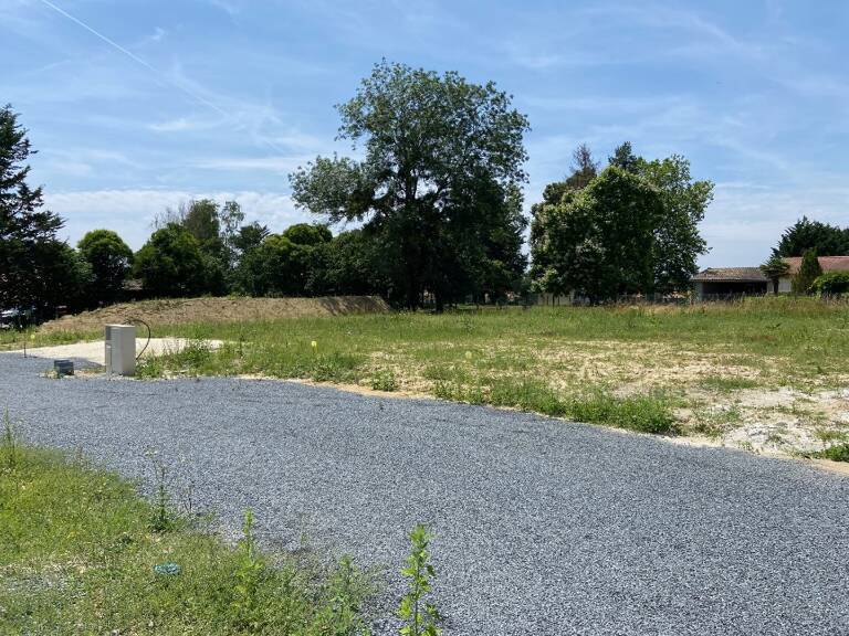 Terrain à bâtir à Sadirac (33670) — photo 1