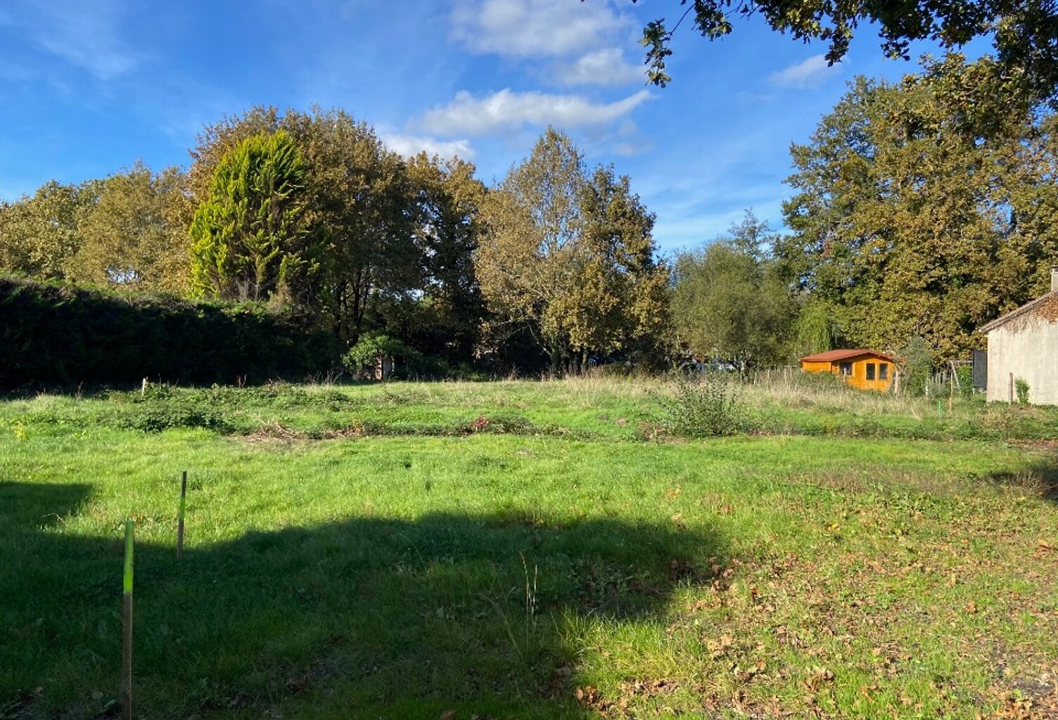 Terrain à bâtir à Brach (33480) — photo 1