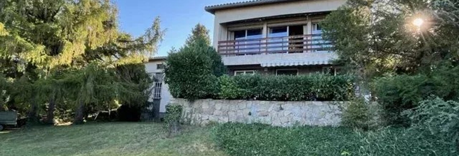 Maison 10 Pièces 271 m² à vendre à Mirefleurs (63730)