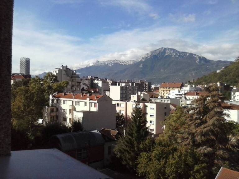 10 SAINT EYNARD - T3 de 63 m² — photo 1