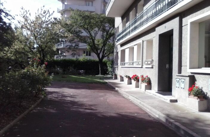 10 SAINT EYNARD - T3 de 63 m² — photo 2