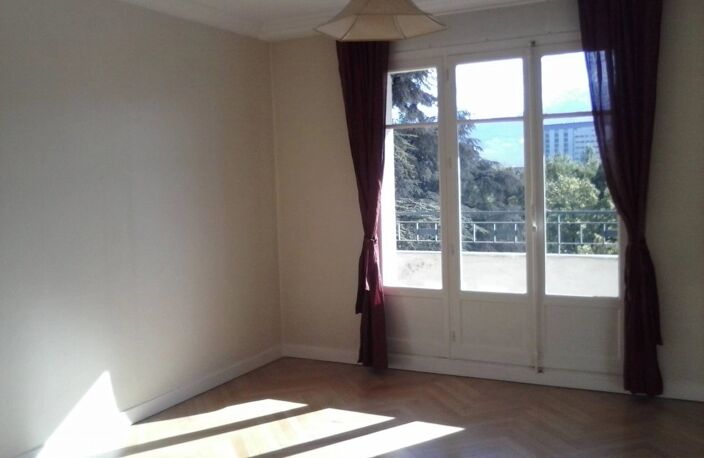 10 SAINT EYNARD - T3 de 63 m² — photo 3