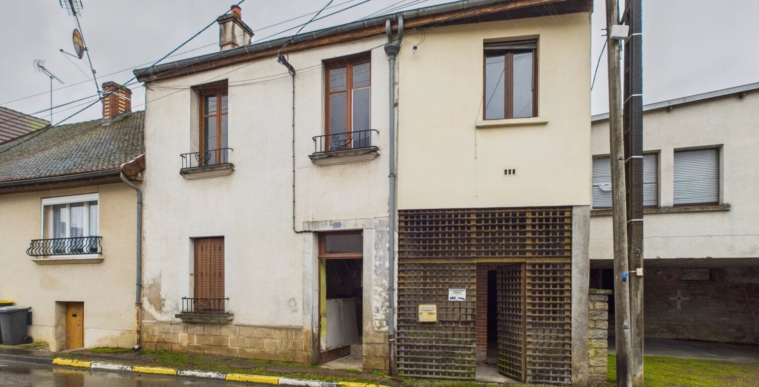 Maison à Vendre à Arnay-le-Duc: Charme Authentique — photo 1