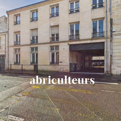 Bureau 4 pièces 700 €