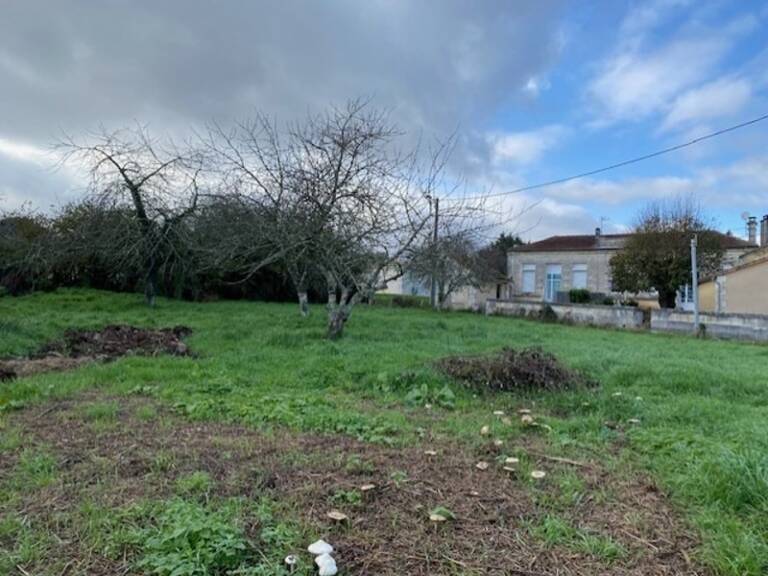 Terrain constructible, à vendre, de 1 102,00 m² DIGNAC (16) — photo 1