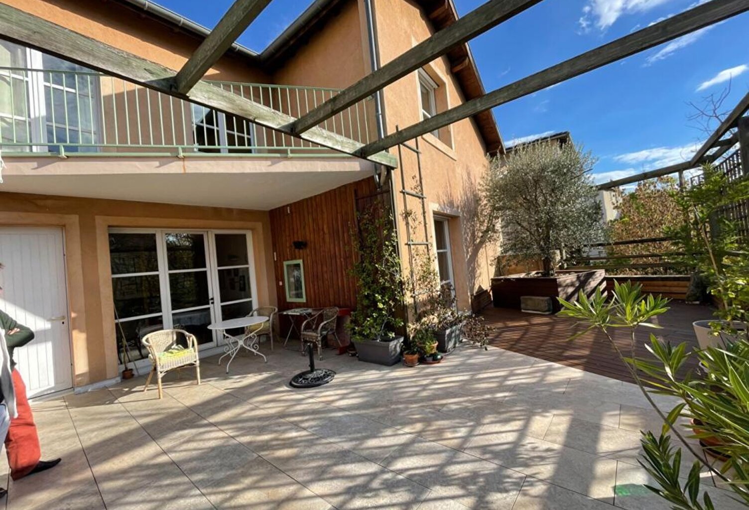 Maison de caractère de 210 m² avec terrasse en centre ville de Romans — photo 1
