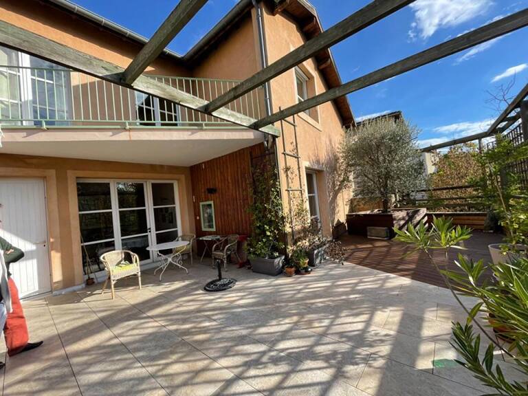 Maison de caractère de 210 m² avec terrasse en centre ville de Romans — photo 1