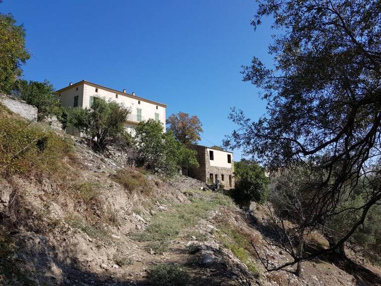 Propriété de charme de 231m²  avec deux logements, dépendance et terrain — photo 1