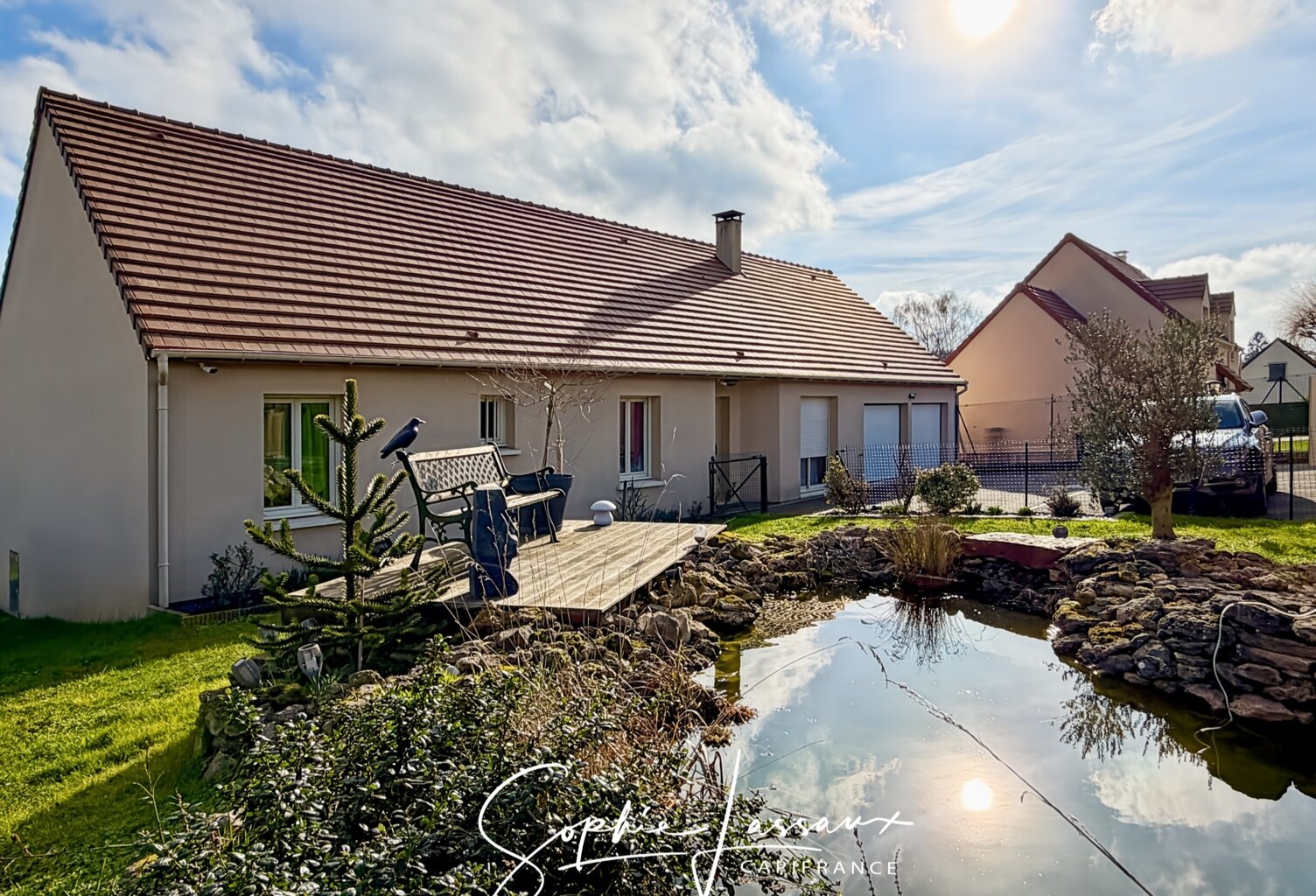 Maison récente de plain-pied à vendre en exclusivité à Authevernes – 152,35 m² – 5 pièces – 3 chambres – Double garage – Pièce cinéma / jeux 18 m² — photo 1