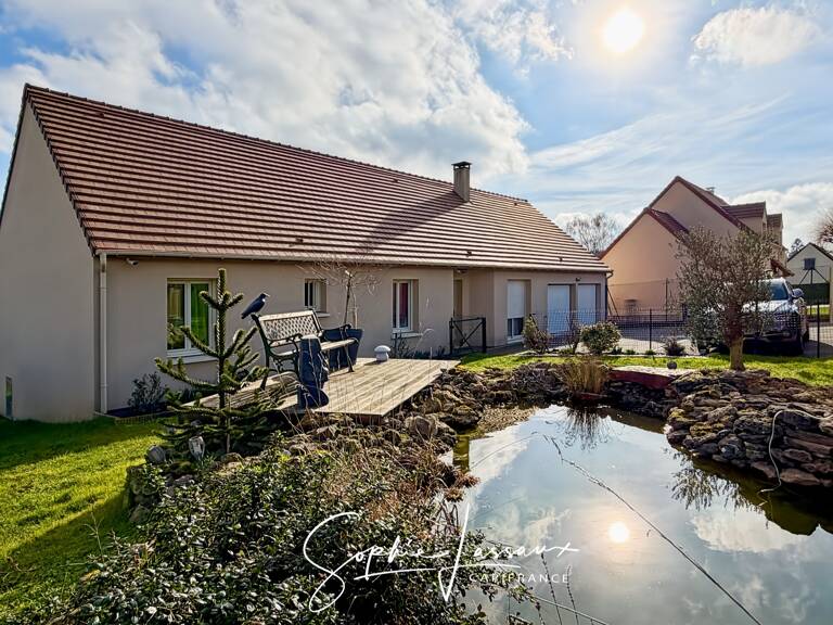 Maison récente de plain-pied à vendre en exclusivité à Authevernes – 152,35 m² – 5 pièces – 3 chambres – Double garage – Pièce cinéma / jeux 18 m² — photo 1