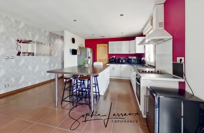 Maison récente de plain-pied à vendre en exclusivité à Authevernes – 152,35 m² – 5 pièces – 3 chambres – Double garage – Pièce cinéma / jeux 18 m² — photo 3