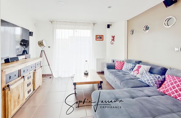 Maison récente de plain-pied à vendre en exclusivité à Authevernes – 152,35 m² – 5 pièces – 3 chambres – Double garage – Pièce cinéma / jeux 18 m² — photo 4