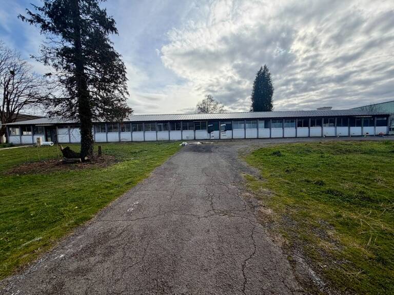 Dpt Hautes Pyrénées (65), à vendre TARBES Bâtiment — photo 1