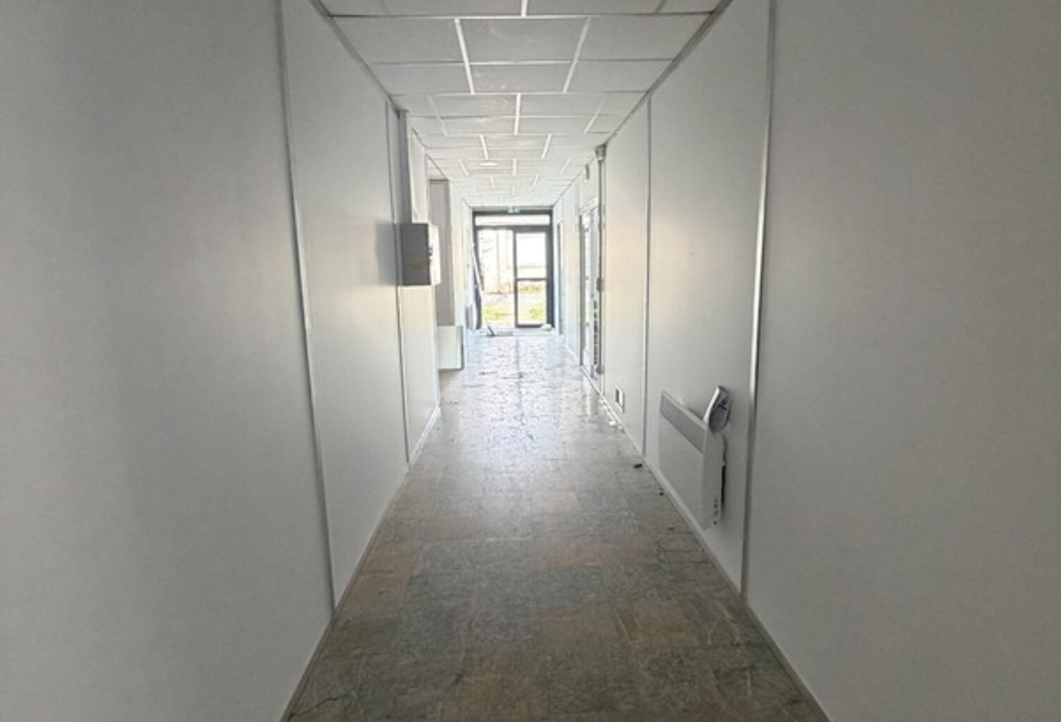 Dpt Hautes Pyrénées (65), à vendre TARBES Bâtiment — photo 1