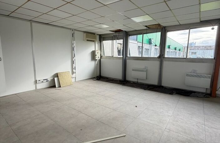 Dpt Hautes Pyrénées (65), à vendre TARBES Bâtiment — photo 2