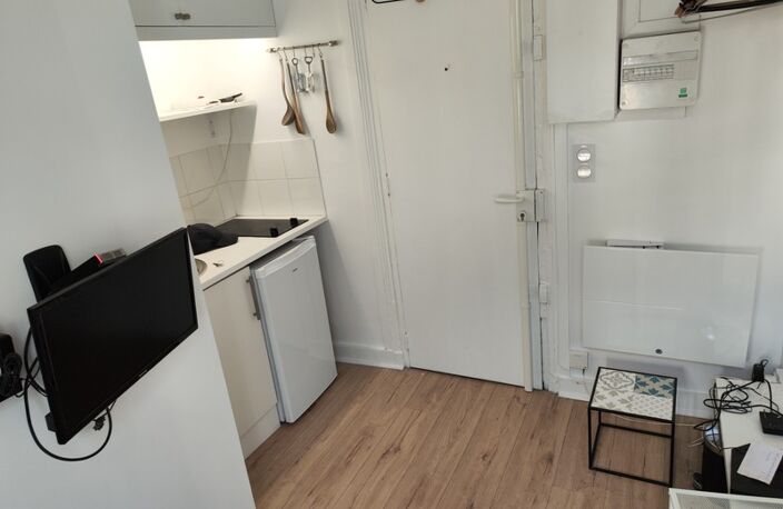 Dpt Paris (75), à vendre PARIS 10EME ARRONDISSEMENT STUDIO DE CHARME  DPE en E — photo 2
