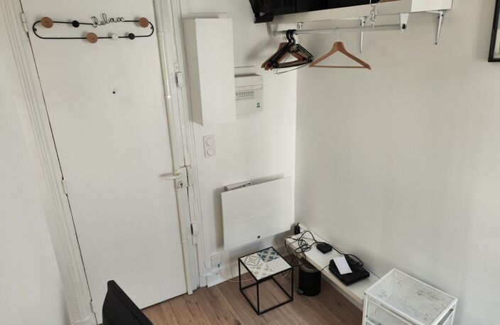 Dpt Paris (75), à vendre PARIS 10EME ARRONDISSEMENT STUDIO DE CHARME  DPE en E — photo 3