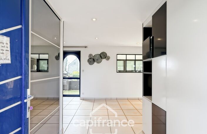 Maison en pierre rénovée – 300 m² habitables – 10 pièces – Terrain 2 800 m² – Réguiny – Garage – Vie de plain-pied — photo 2