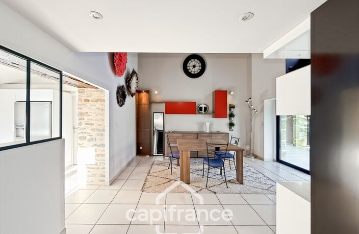 Maison en pierre rénovée – 300 m² habitables – 10 pièces – Terrain 2 800 m² – Réguiny – Garage – Vie de plain-pied — photo 3