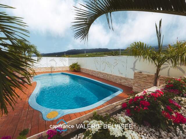VILLA FAMILIALE F5 AVEC PISCINE, VUE DÉGAGÉE ET SUPERBES VOLUMES – SAINT-LOUIS — photo du bien