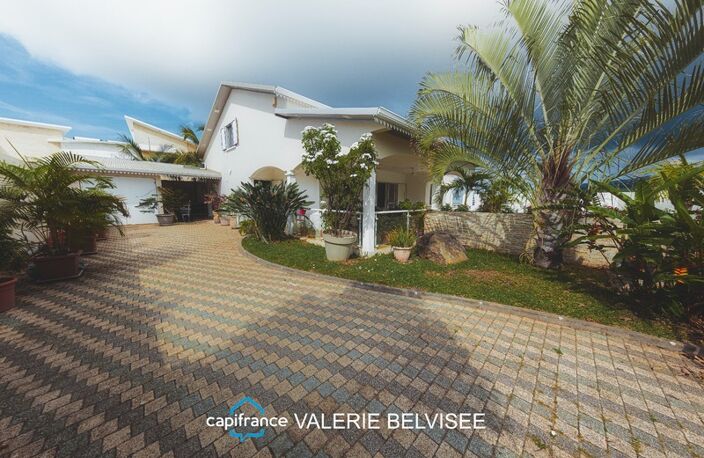VILLA FAMILIALE F5 AVEC PISCINE, VUE DÉGAGÉE ET SUPERBES VOLUMES – SAINT-LOUIS — photo 2