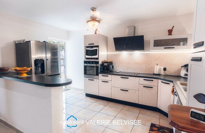 VILLA FAMILIALE F5 AVEC PISCINE, VUE DÉGAGÉE ET SUPERBES VOLUMES – SAINT-LOUIS — photo 4
