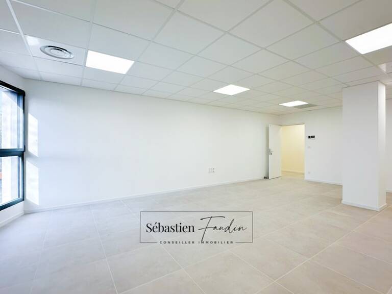 Bureau à louer LA SEYNE SUR MER (83) – 42 M² – FORTE VISIBILITÉ – BUREAUX NEUFS – PMR – STATIONNEMENTS — photo 1