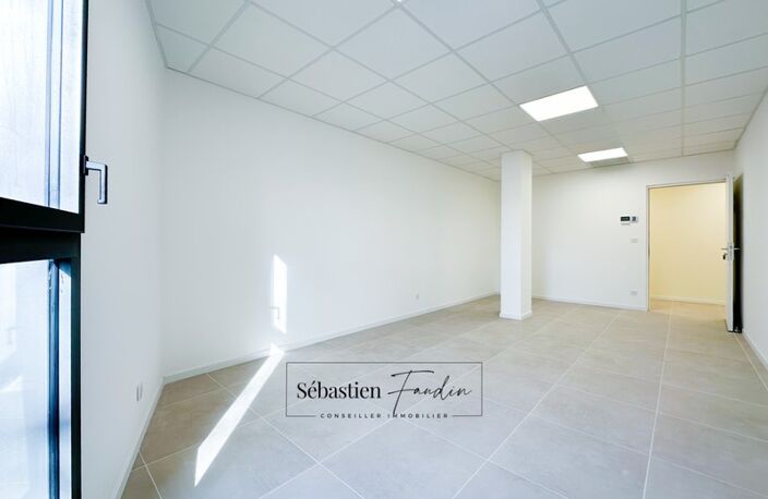 Bureau à louer LA SEYNE SUR MER (83) – 24 M² – FORTE VISIBILITÉ – BUREAUX NEUFS – PMR – STATIONNEMENTS — photo 2