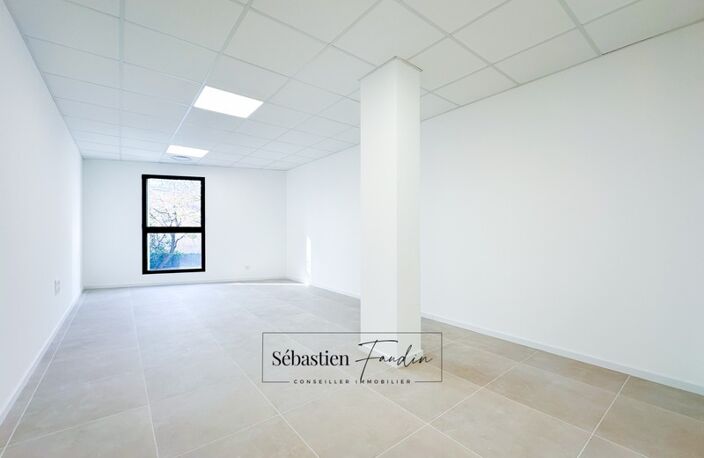 Bureau à louer LA SEYNE SUR MER (83) – 24 M² – FORTE VISIBILITÉ – BUREAUX NEUFS – PMR – STATIONNEMENTS — photo 4