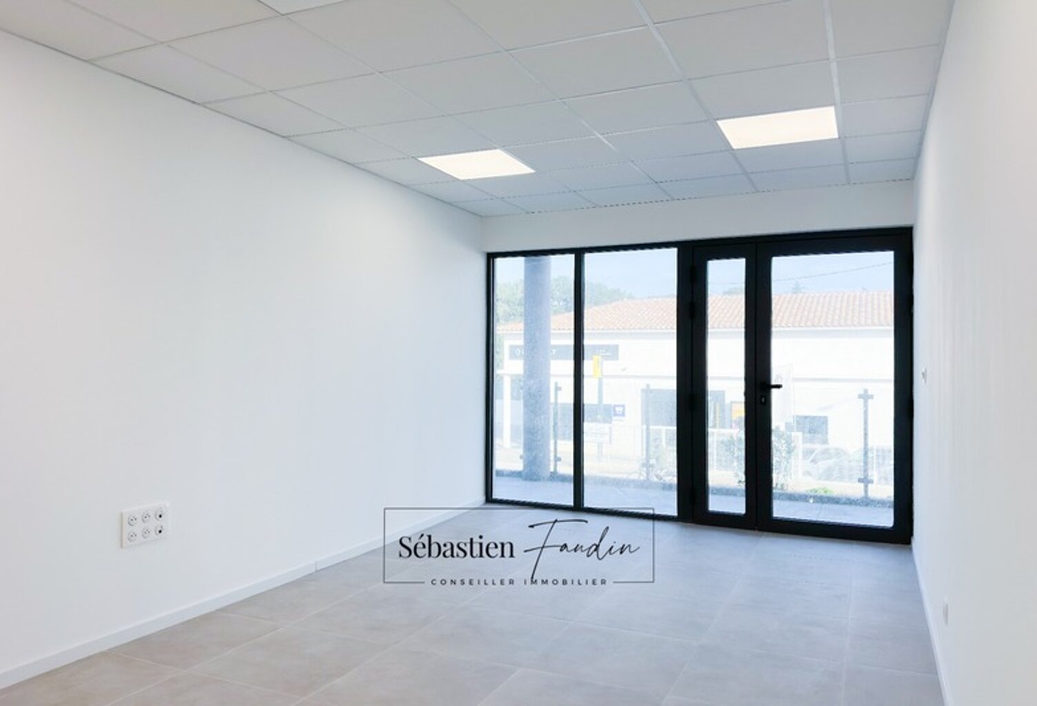 Bureau à louer LA SEYNE SUR MER (83) – 30 M² – FORTE VISIBILITÉ – BUREAUX NEUFS – PMR – STATIONNEMENTS — photo 1